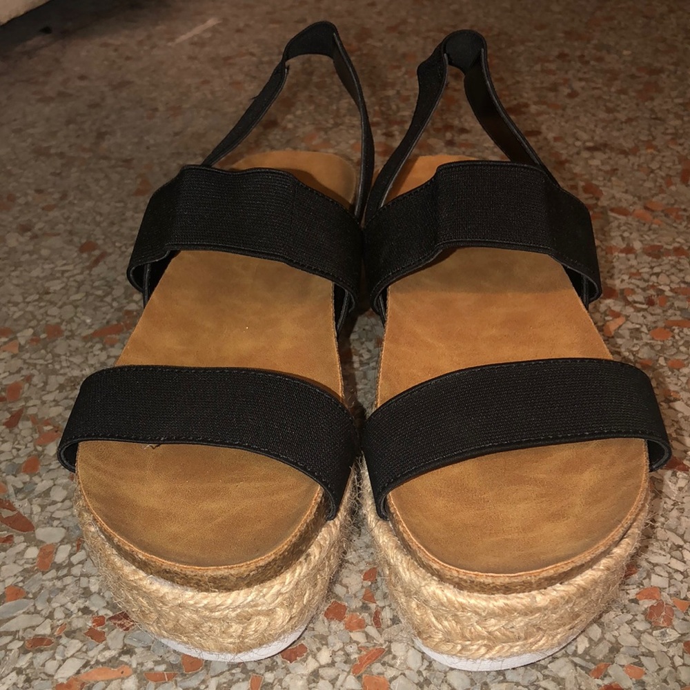 Charlotte Russe Sandals with elastic band. Size:6 Color: Black
